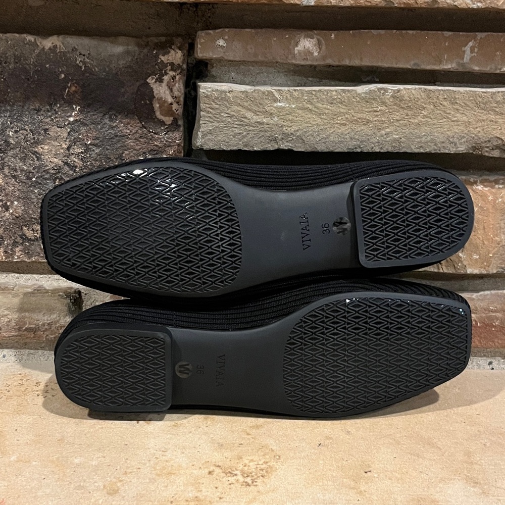 VIVAIA Lightweight Black V-Cut Square Toe Knit Flats - Picture 8 of 10